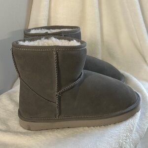 Women's Gray Cozy Fleece-Lined Ankle Slippers